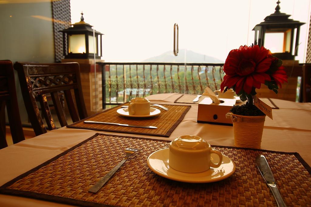 Hotel United Mandalay Bagian luar foto