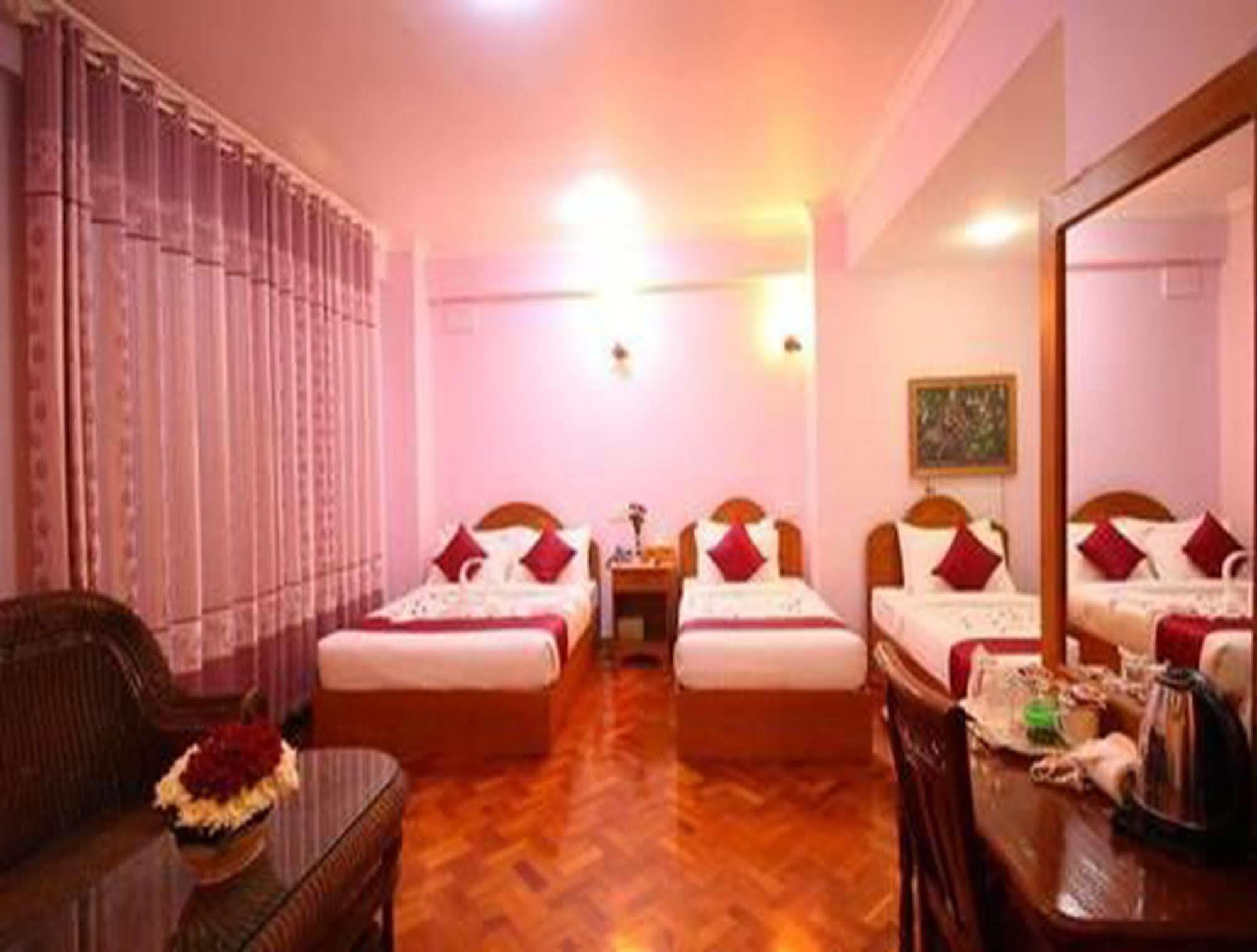 Hotel United Mandalay Bagian luar foto